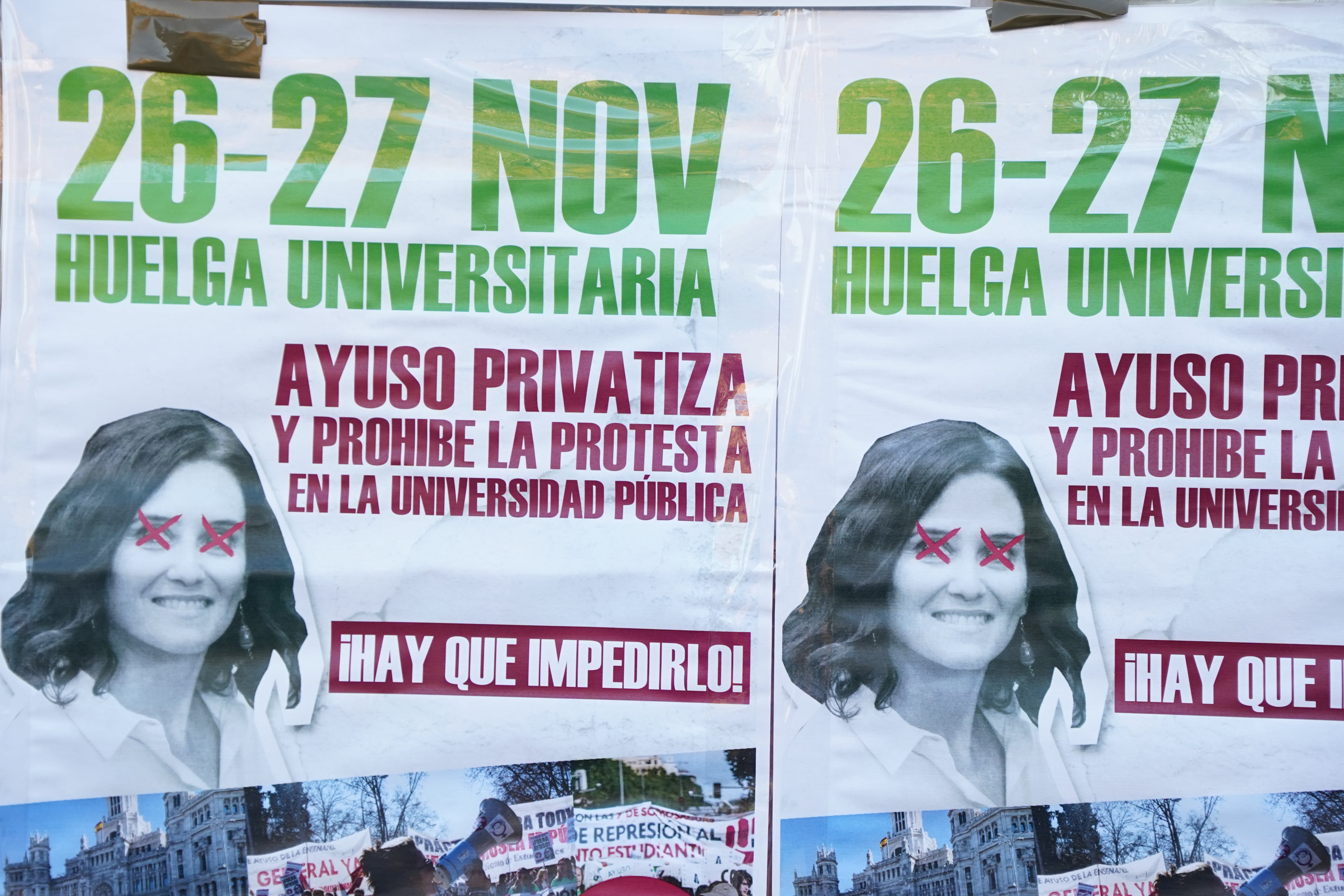 Carteles animando a la huelga este miércoles en la Universidad Complutense de Madrid.