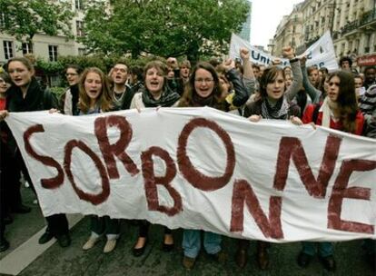 Manifestación estudiantil que recorrió la semana pasada las calles de París contra la reforma universitaria impulsada por el Gobierno francés.