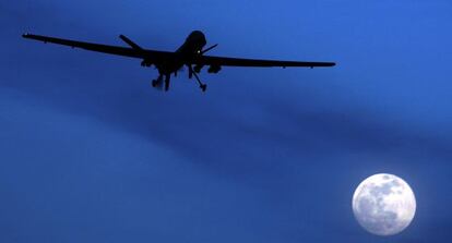 Un avión teledirigido Predator sobrevuela Kandahar (Pakistán).