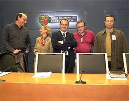 Balza, junto a los representantes de los sindicatos de la Policía Autónom avasca.