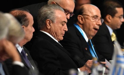 Temer, o chanceler Nunes (&agrave; esq.) e Henrique Meirelles na c&uacute;pula do Mercosul, na Argentina. 