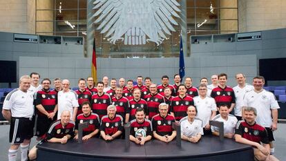El equipo del Bundestag, en el interior del Parlamento Federal de Alemania.