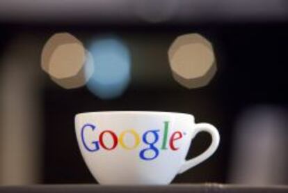 Taza con el logotipo de Google.