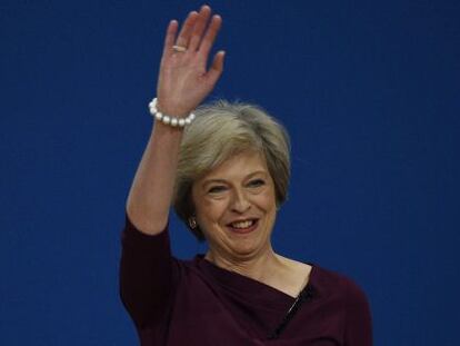 La primera ministra brit&aacute;nica, Theresa May, antes de pronunciar su discurso en la clausura del congreso anual del Partido Conservador en Birmingham (Inglaterra, Reino Unido).