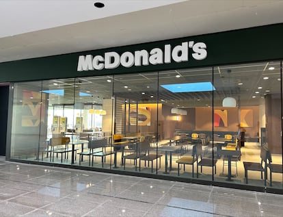 Exterior del nuevo restaurante de McDonald's en el aeropuerto de Palma de Mallorca.