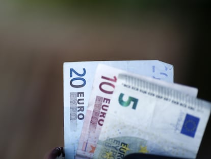 El euro ha perdido el 5% de su valor con respecto al dólar en los últimos dos meses,