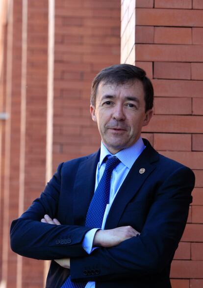 José Carrillo Menéndez fotografiado durante la segunda jornada de elecciones en la Facultad de Derecho.