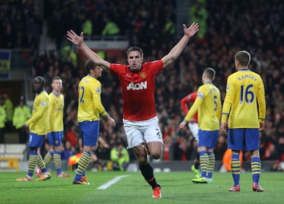 Robin van Persie celebra el 1 a 0.