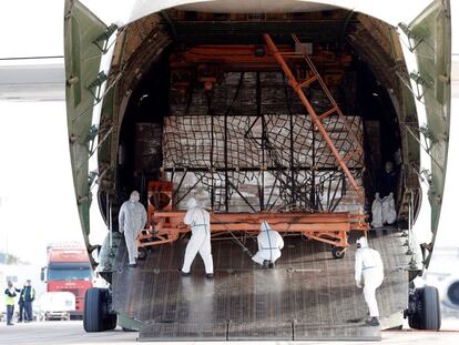 Llegada de un avión con material sanitario para la Comunidad Valenciana.