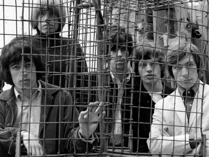 Retrato de The Rolling Stones realizado en 1965 en Londres por Gered Mankowitz.