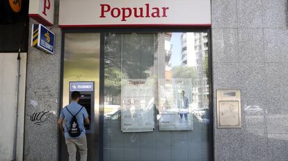 Una oficina bancaria del Banco Popular, en Madrid.