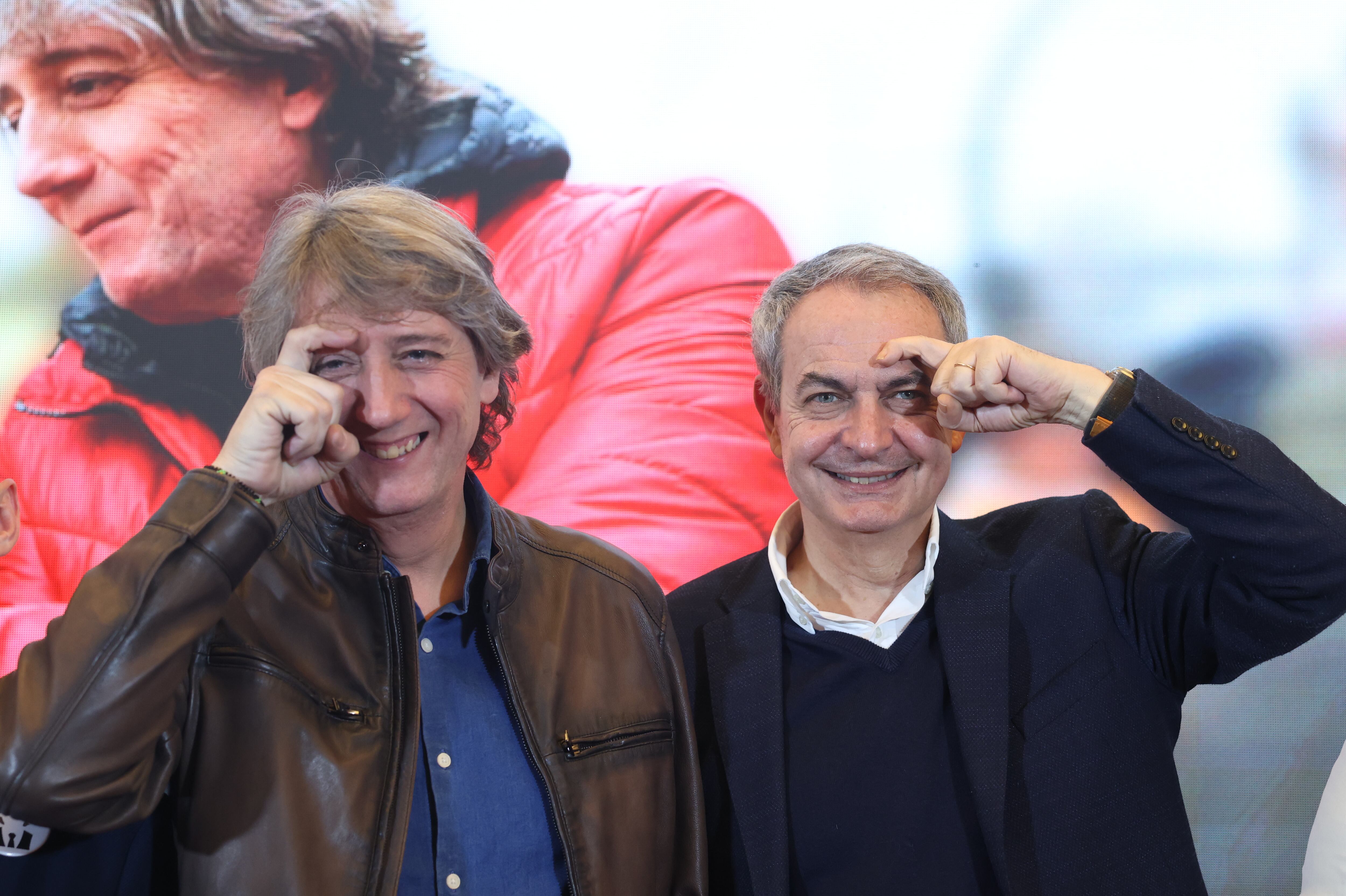 El candidato del PSOE a la Presidencia de la Junta de Castilla y León, Carlos Martínez, y el ex presidente del gobierno, José Luis Rodríguez Zapatero durante el mitin del PSOE en Segovia. 