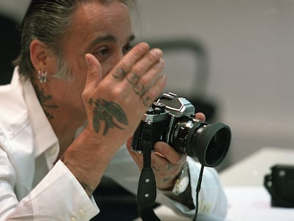 Alberto García-Alix durante un taller fotográfico impartido por la Universidad Complutense en San Lorenzo de El Escorial (Madrid).