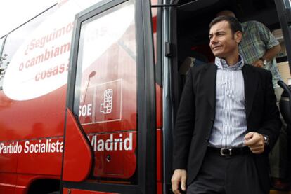 Tomás Gómez, durante la visita que realizó el lunes a Rivas Vaciamadrid.