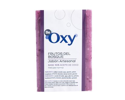 Estimular los sentidos con frutos del bosque, de Beoxy.
En este ‘boom’ de la cosmética holística que vivimos un limpiador corporal no solo debería enriquecer nuestro cuerpo sino también estimular la mente cuando lo usemos. Este jabón artesanal con base de aceite de coco, está enriquecido con frutos de bosque que convierten la limpieza diaria en un deleite para los sentidos, además de aportar beneficios hidratantes y nutritivos a todo tipo de pieles.
Cómo usarlo: Aplica en cara y cuerpo tras frotarlo entre las manos y crear una ligera espuma en la que zambullirte.