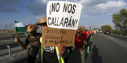 Integrantes de la columna andaluza, entrando en Parla.