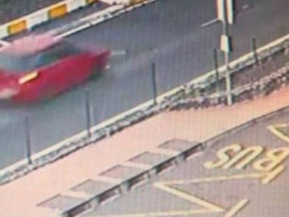 Imágenes captadas por cámaras de seguridad del coche tras el atropello mortal de un menor en Tenerife.