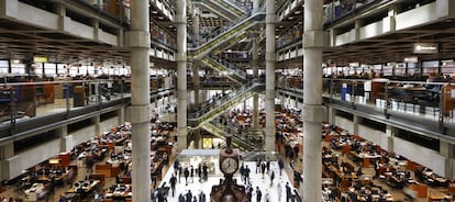 Interior de la sede de Lloyd's of London.