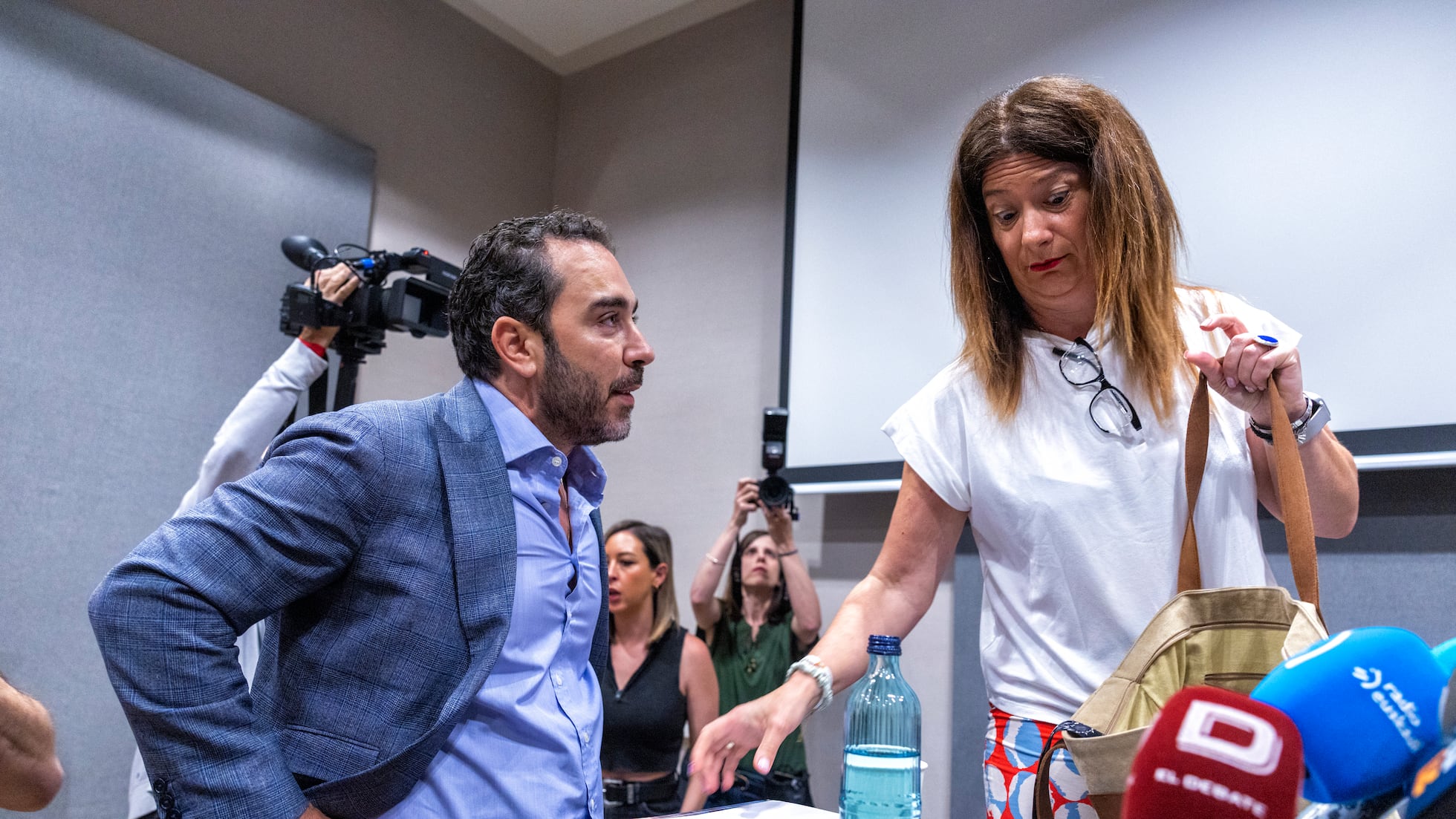 Jornada política del miércoles 4 de junio de 2025 | El PSOE llevará a la Fiscalía el 'pendrive' con la información aportada por Leire Díez | España | EL PAÍS