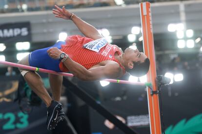 Ayden Owens-Delerme, atleta puertorriqueño, en la competición de salto de altura, el día 25 de agosto.