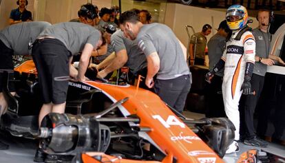 Alonso y su McLaren, en Monza