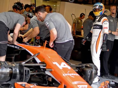 Alonso y su McLaren, en Monza