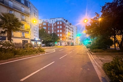 Calles vacías durante el toque de queda a menores en la ciudad francesa de Saint-Ouen, el viernes pasado.