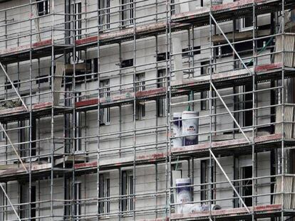  Estado en el que encuentra la construcción de un edificio cuyas obras permanecen  inactivas 