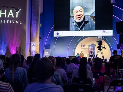 El artista Ai Weiwei durante su entrevista en el Hay Festival Segovia.