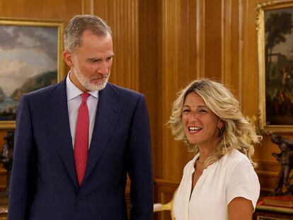 El rey Felipe VI recibió este lunes en el Palacio de la Zarzuela a la líder de Sumar, Yolanda Díaz, como parte de la ronda de consultas con los representantes políticos antes de proponer un candidato a la investidura.