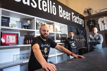 Los tres emprendedores de Castelló Beer Factory.