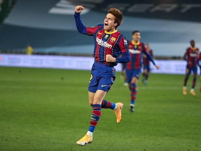 Riqui Puig celebra el gol de penalti que dio al Barça el pase a la final de la Supercopa.