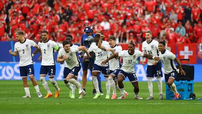 Los jugadores de Inglaterra celebran el pase a semifinales ante Suiza en la tanda de penaltis.