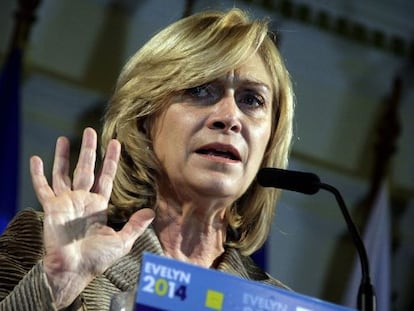 Evelyn Matthei habla en un acto político.