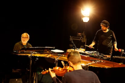 El compositor y pianista Ludovico Einaudi, durante una actuación en la Sala Pleyel de París en abril.