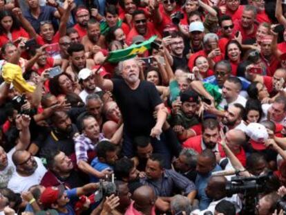 Durante un mitin ante miles de admiradores un día después de salir de prisión, el expresidente brasileño ha declarado   Si utilizamos la cabeza, en 2022, la izquierda derrotará a la ultraderecha 