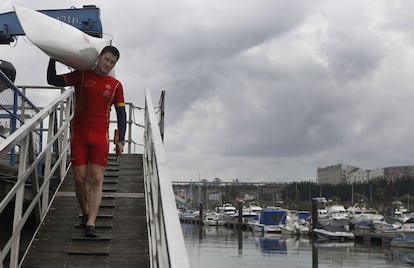 El atleta practica en el río Lérez que discurre por la provincia de Pontevedra.