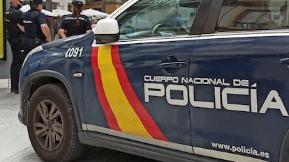 Un vehículo del Cuerpo Nacional de Policía