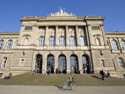 La Universidad de Estrasburgo agrupa tres universidades y ocho grandes &eacute;coles.