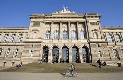 La Universidad de Estrasburgo agrupa tres universidades y ocho grandes &eacute;coles.