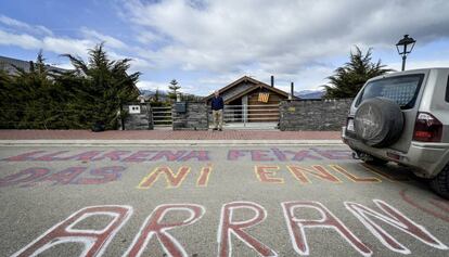 Raventós, davant de casa seva i de les pintades contra Llarena.