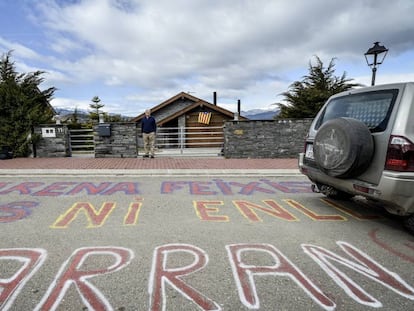 Pintadas contra Llarena en Das, en la Cerdanya.