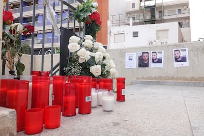 Velas en recuerdo de Younes Bilal, asesinado el pasado 13 de junio, en Mazarrón (Murcia).