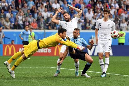  Lloris salva un balón de Stuani.