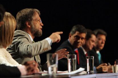 Desde la izquierda, Antanas Mockus, Rafael Pardo, Germán Vargas y Juan Manuel Santos, durante el último debate de campaña.