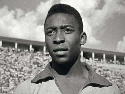 Pelé em 1960, ainda nos primeiros anos de sua carreira como jogador da seleção brasileira.
