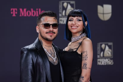 Cazzu y Christian Nodal durante los premios Lo Nuestro, en Miami, el 23 de febrero de 2023.