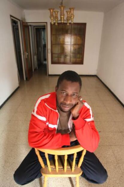 Hassane Jalow, el jueves, en el piso que ayer entregó al banco.