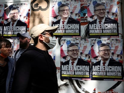 Carteles electorales de Mélenchon proponiéndose como primer ministro de Francia, el 1 de mayo en París.