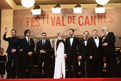 O ator Garrett Hedlund, o diretor Joel Coen, os atores Oscar Isaac, Carey Mulligan e Justin Timberlake, o diretor Ethan Coen, John Goodman e o músico e produtor T Bone Burnett na estreia de ‘Inside Llewyn Davis’, na 66ª. edição do Festival, em 2013.